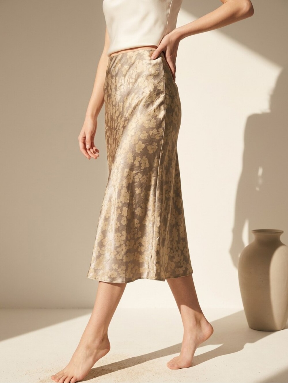 Calvin Klein Floral Satin Slip Skirt in Beige and Cream Sz M
